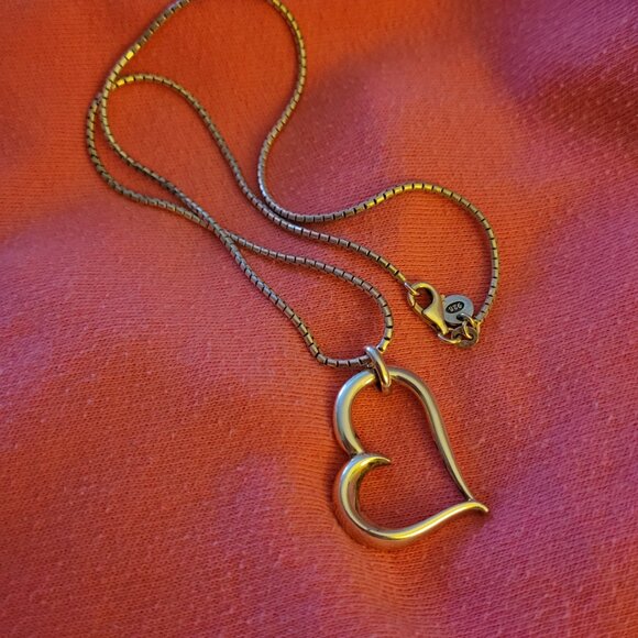 Gorgeous Metalsmiths Heart Necklace - Solid Sterling 925 - Picture 1 of 4